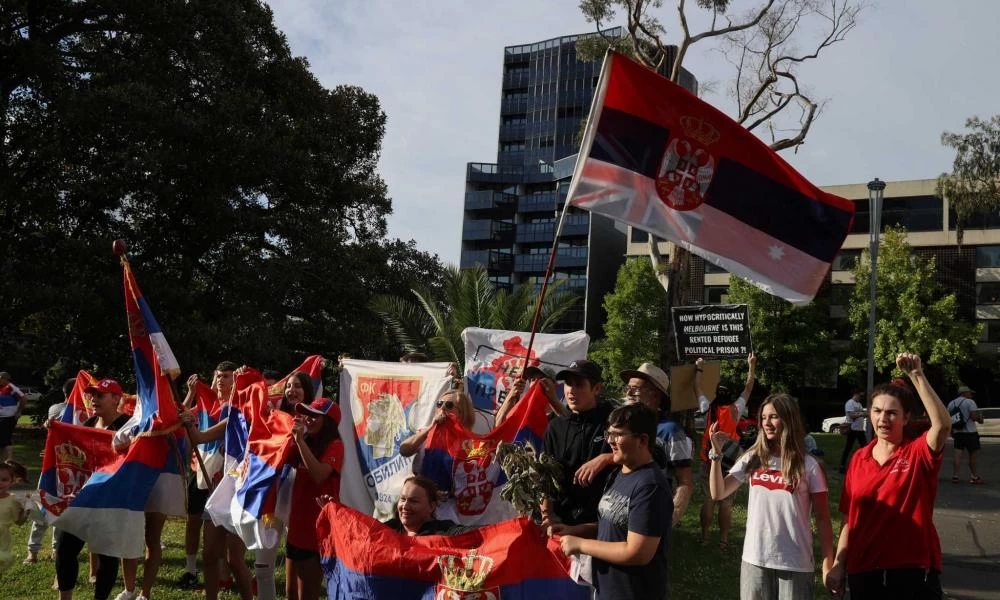 Νόβακ Τζόκοβιτς: Στέλνει καρδούλες και φιλάκια σε θαυμαστές από το ξενοδοχείο στην Αυστραλία
